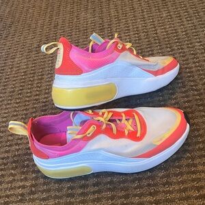 🩷Nike Air Max Dia SE sneakers lightweight breathable women’s size 7.5 EUC🩷